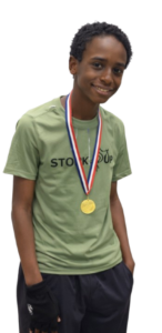 blije-kind-met-medaille-01